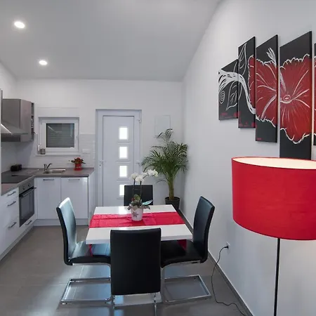 Apartment Marija 2 *