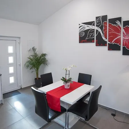 Apartment Marija 2 *